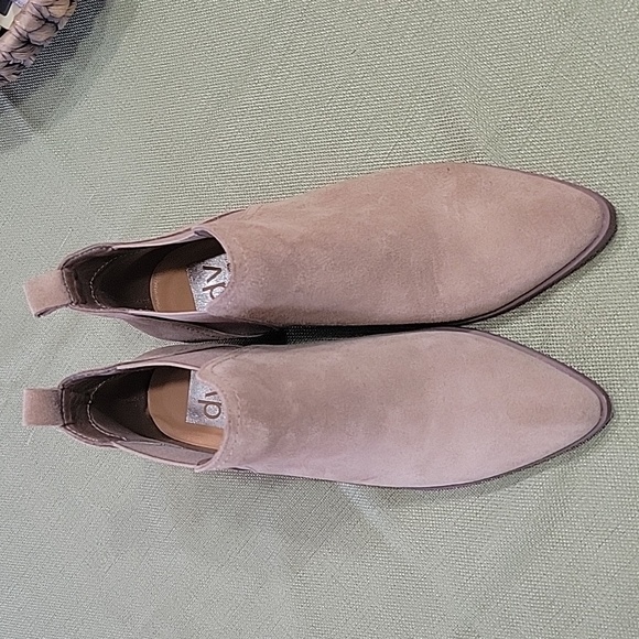 DOLCE VITA tan suede bootie - Picture 3 of 5